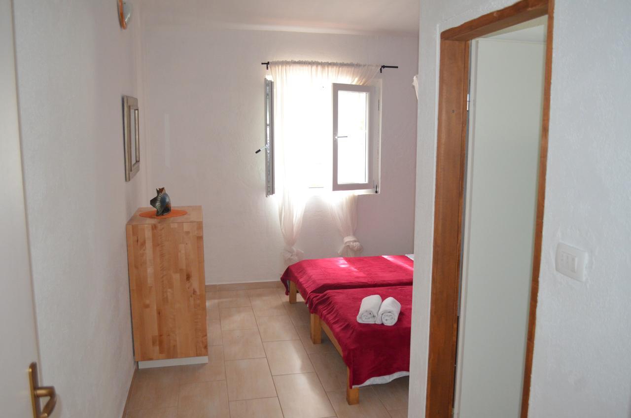 Poseidon Holiday Guesthouse Жирье Экстерьер фото