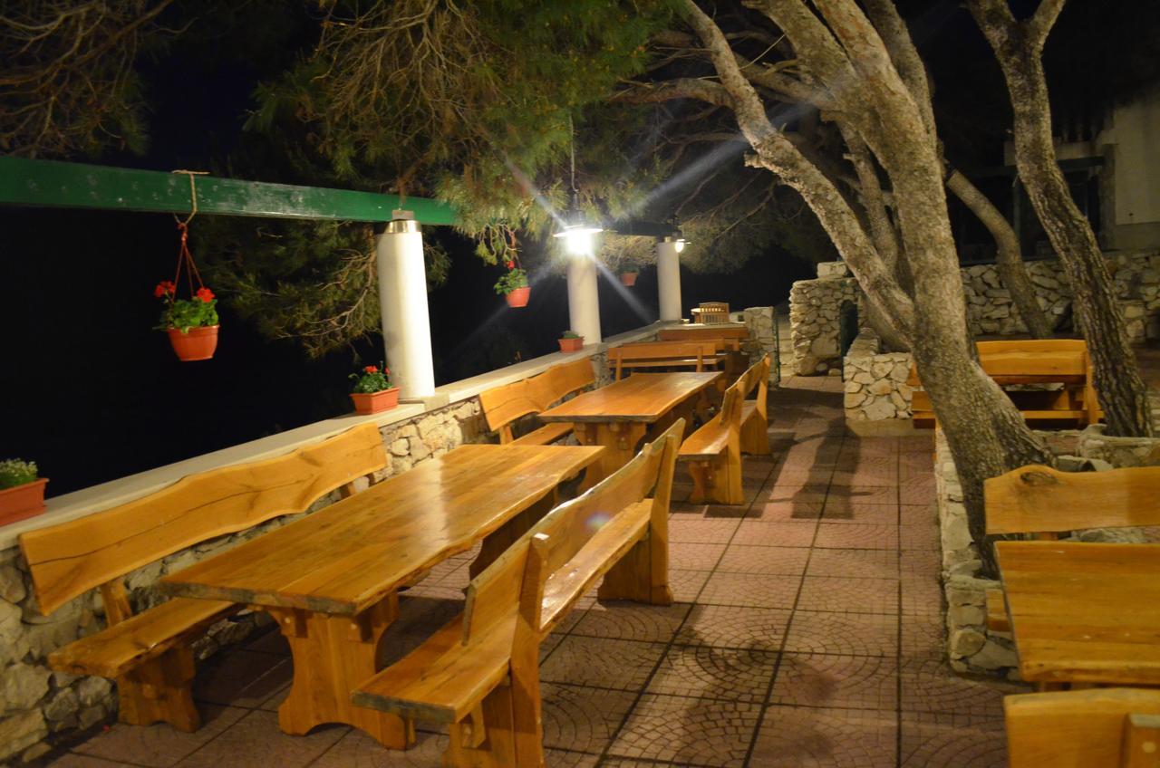 Poseidon Holiday Guesthouse Жирье Экстерьер фото
