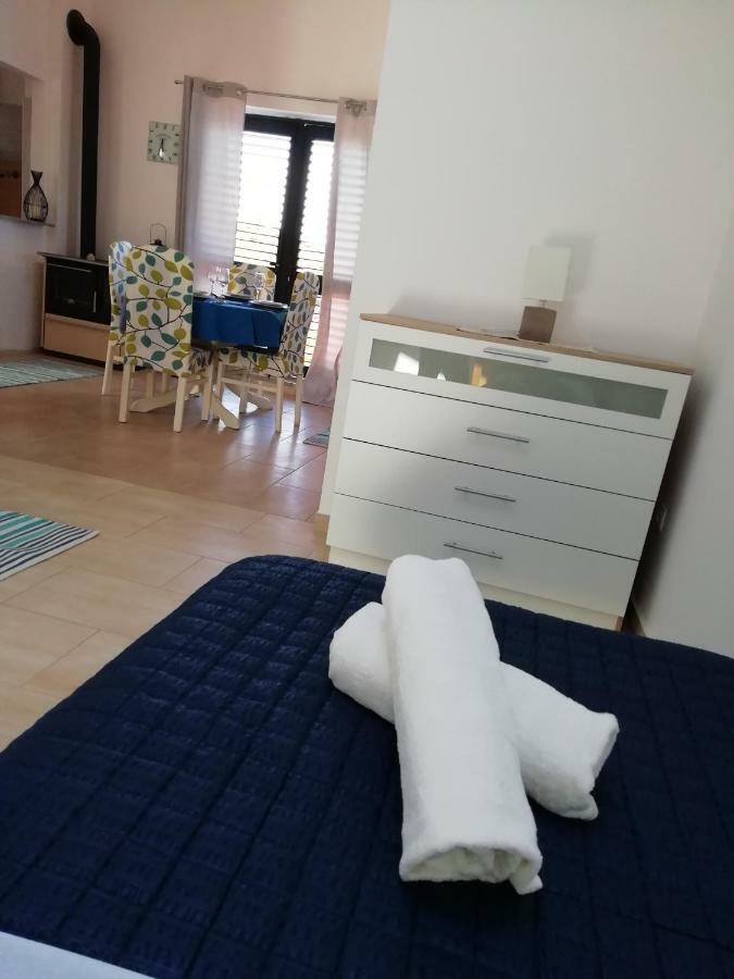 Poseidon Holiday Guesthouse Жирье Экстерьер фото