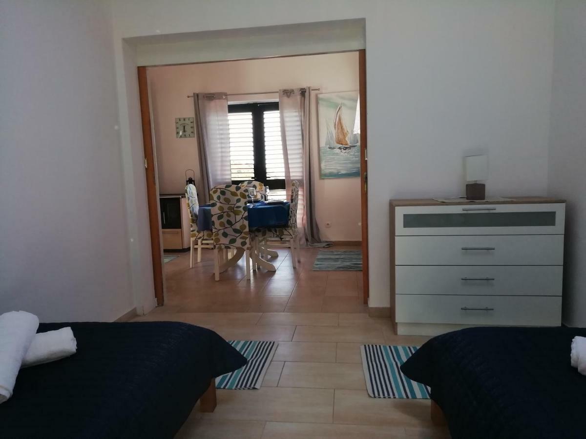 Poseidon Holiday Guesthouse Жирье Экстерьер фото